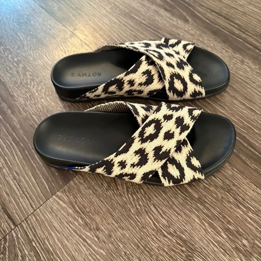 Rothys The Weekend Slide in Sandy Cat - Picture 2 of 6
